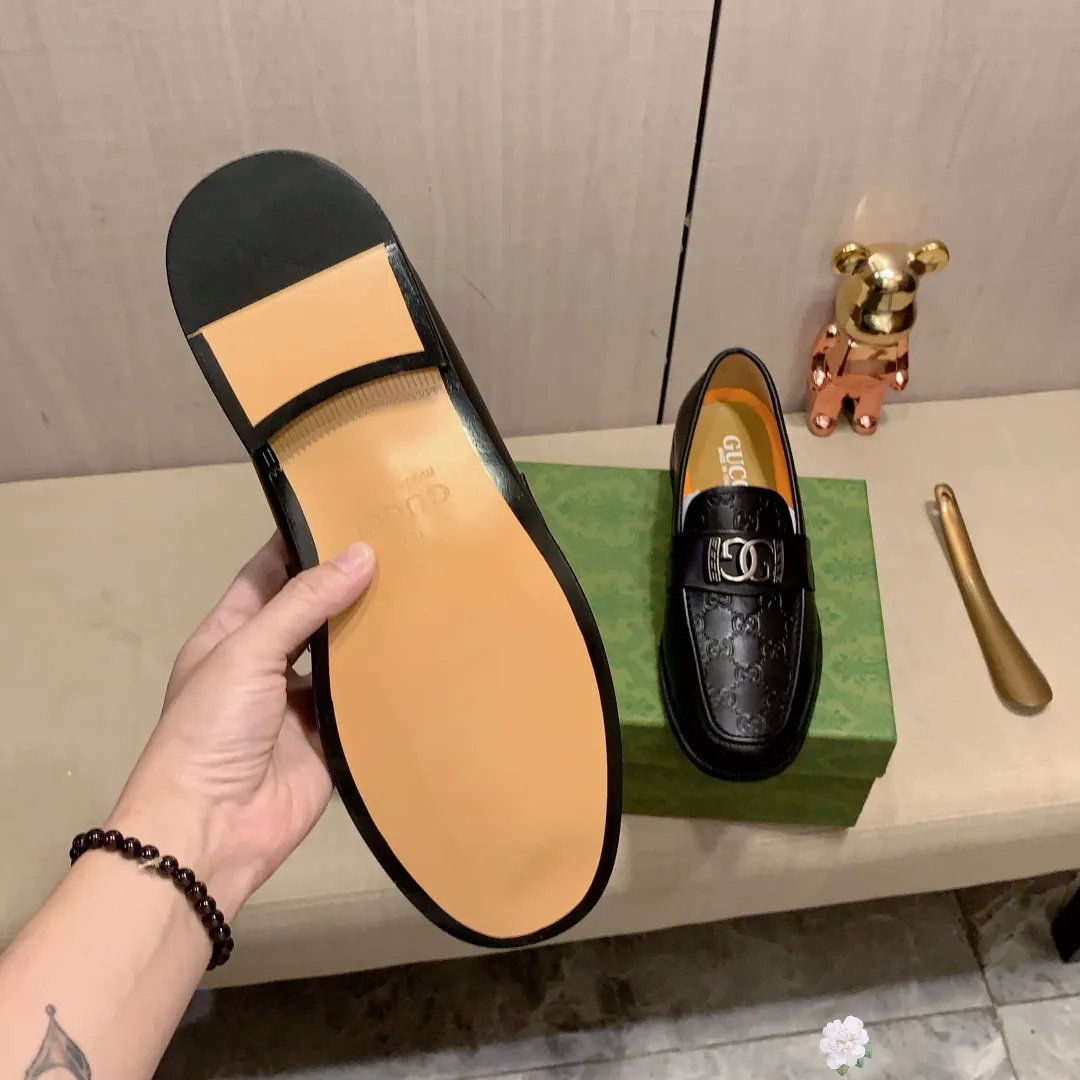 Men's Leather Shoes Men's Shoes 💰480💰💰🎩🎩 [Lightning] [Lightning] "Gucci*" The latest and most popular casual business leather shoes, top brand [Seduce] luxury ~ purchasing agent, top quality ~. [Strong] The upper is made of imported breathable cowhide with matching material ➕ breathable cowhide feet (•) and fine workmanship. The original stylish and stylish soft rubber wear-resistant and non-slip outsole is light and comfortable on the feet. The real thing looks better when taken in real life. 309: code: 38-44, can be customized to 45